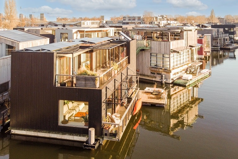 shipping container floating houses-min
